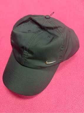 Nike Black Unisex Curved Brim Cap with White Swoosh